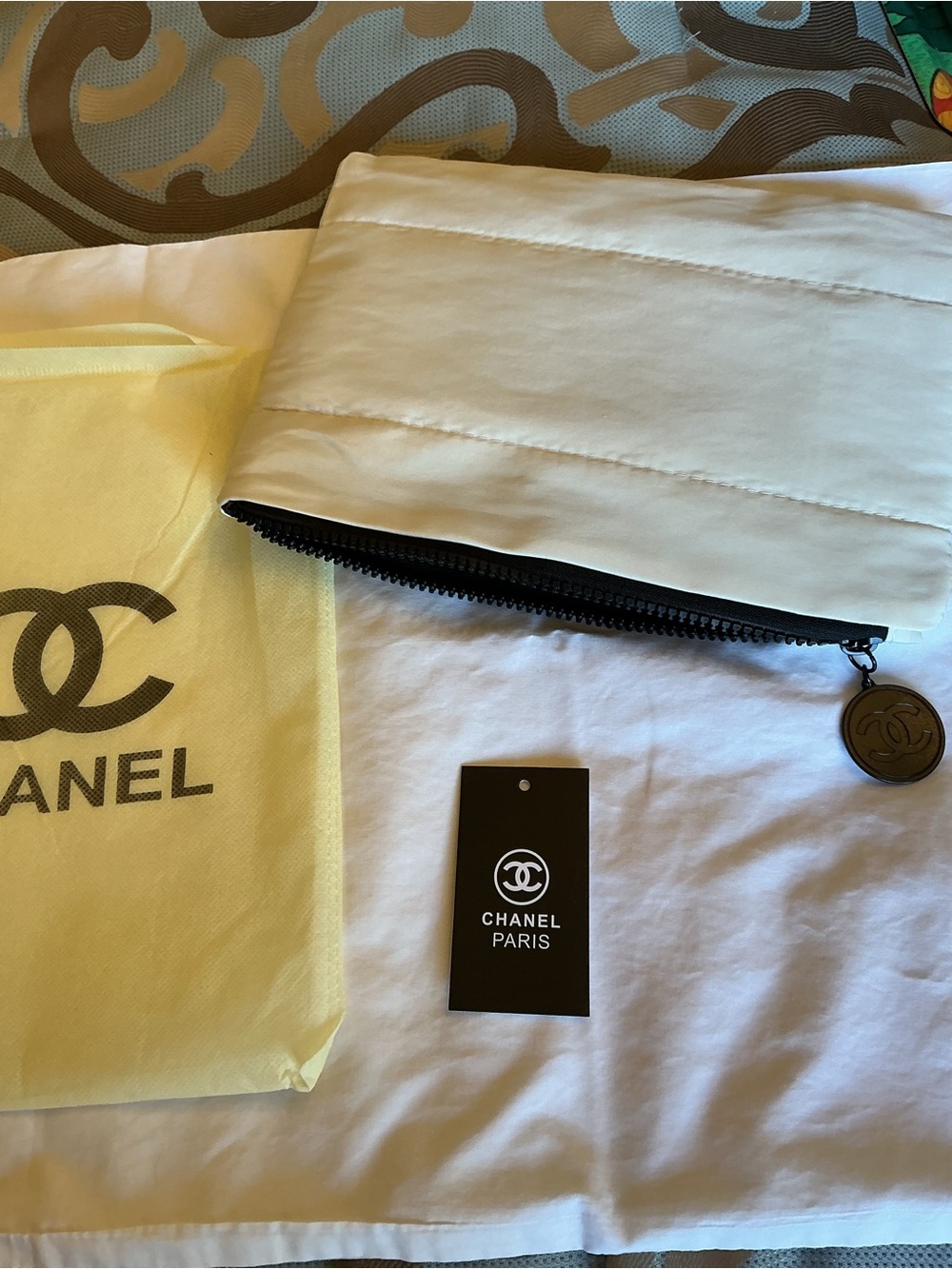 CHANEL White Pouch with Black CC Logo - Picture 5 of 5